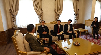 Belediye Başkanı Rasim Arı, Çinli Misafirlerini Ağırladı