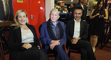 Tiyatro Efsanesinden Rekor: Haldun Dormen 98 Yaşında Yönetmen Koltuğunda!